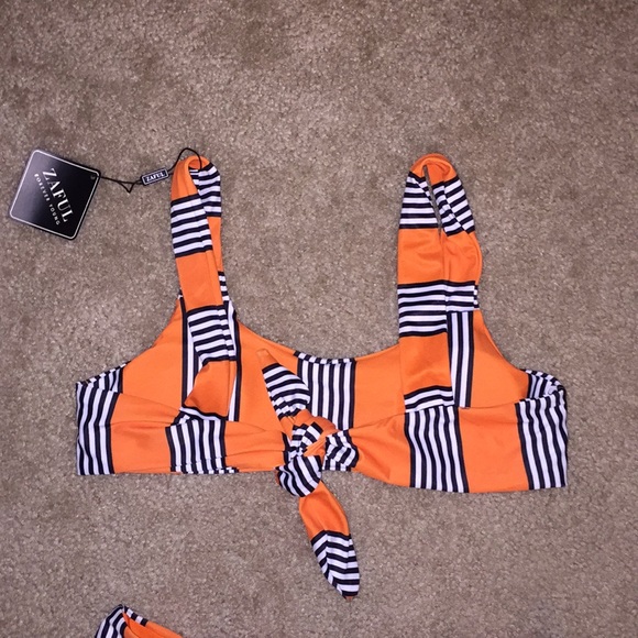 Bikini - Picture 2 of 3